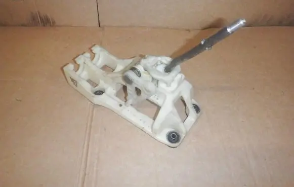 Hyundai Getz Gear shifter/selector 437101C000