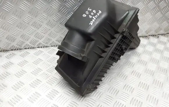 Peugeot 607 Air filter box 9629040380