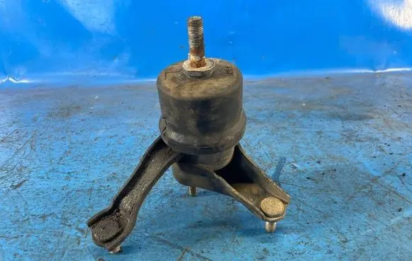Toyota Camry Engine mount bracket 123720H090
