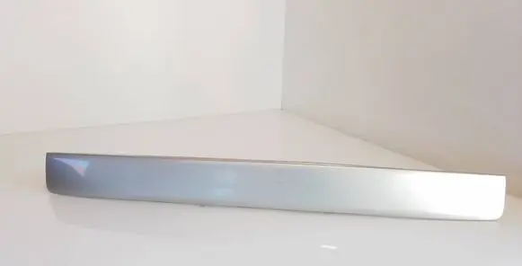 Trunk door license plate light bar