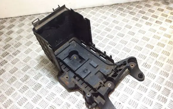 Volkswagen Touran I Battery tray 1K0915333B
