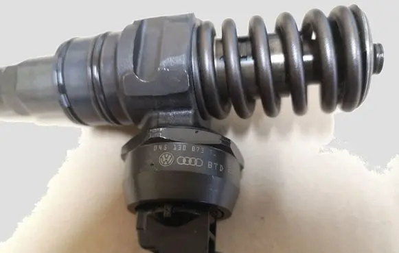 Volkswagen Polo Fuel injector 045130073T