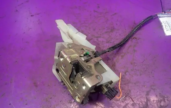 Renault Thalia I Front door lock