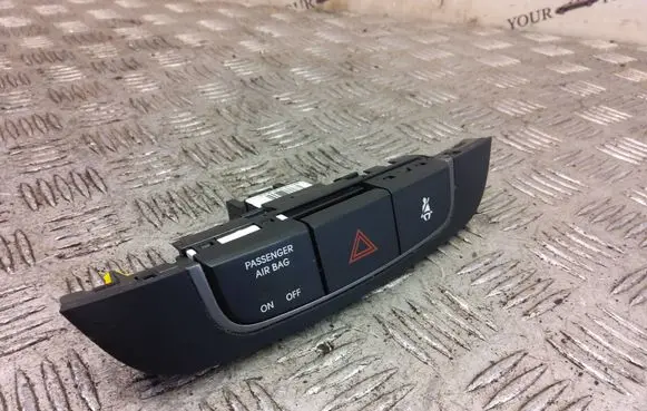 Hyundai ix35 Hazard light switch 84740-2S350TJN