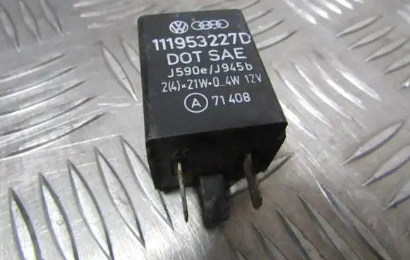 Volkswagen Golf III Other relay 111953227d