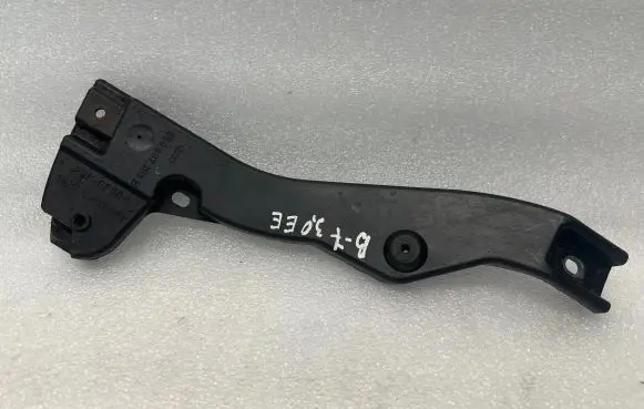 Front bumper mounting bracket