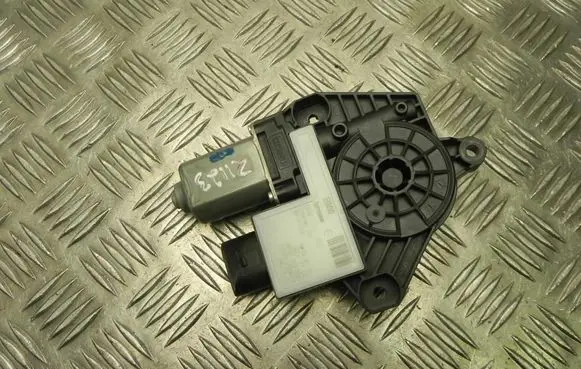 BMW X3 G01 Front door window regulator motor 7457250 Z1123