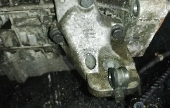 Volvo XC90 Engine mounting bracket 8634123