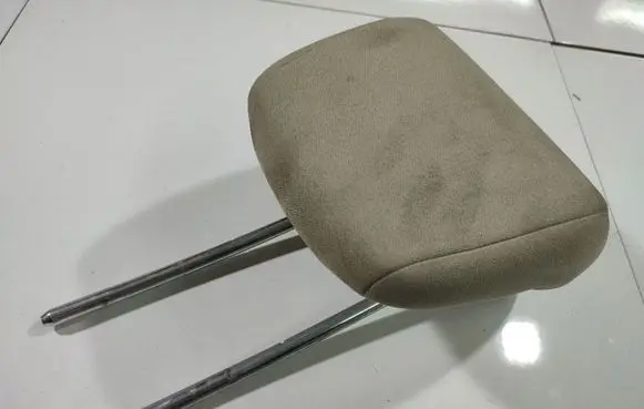Ford Fiesta Front seat headrest 