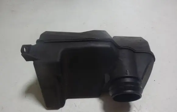 BMW 5 E39 Intake resonator 1703028