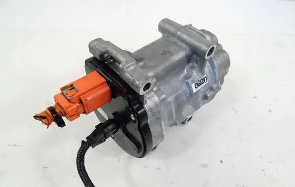 Toyota Yaris XP210 Air conditioning (A/C) compressor (pump) 0424000740