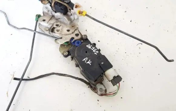 Subaru Forester SF Front door lock 9700