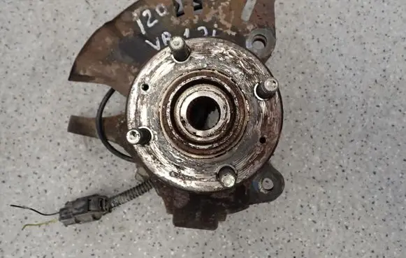 Hyundai i20 (PB PBT) Front wheel hub spindle knuckle