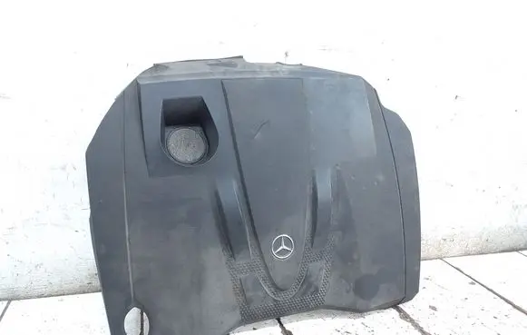 Mercedes-Benz C W204 Engine cover (trim) A6460101167