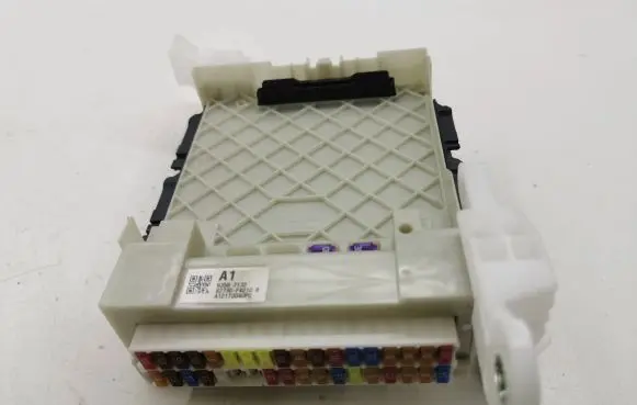 Toyota C-HR I Fuse module 82730F4010B