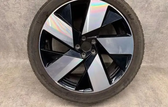 Volvo XC40 R20 alloy rim 