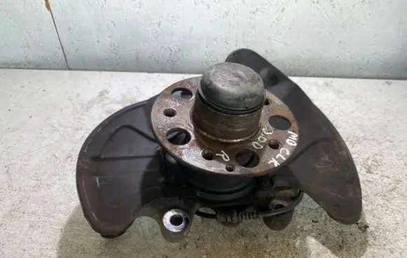 Mercedes-Benz CLK A209 C209 Front wheel hub