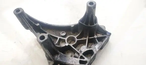 Volkswagen Golf V Engine mounting bracket 03G199207G