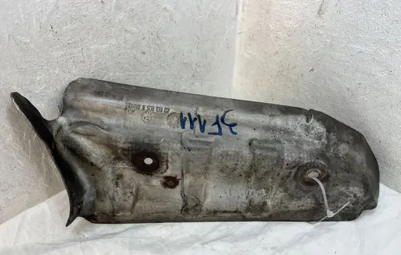 BMW 5 F10 F11 Heat shield in engine bay 8508139