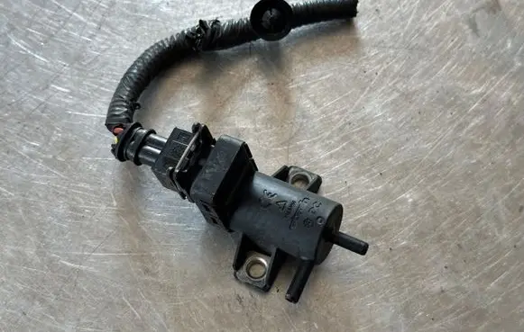 Nissan Qashqai Turbo solenoid valve 8200762162