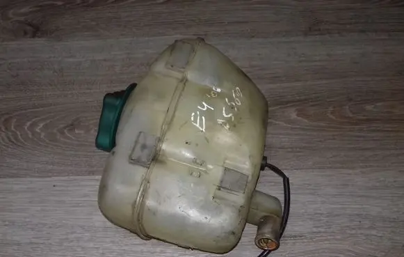 Volvo S60 Coolant expansion tank/reservoir 30723929 30723930