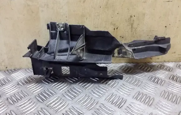 Ford Focus Other engine bay part BM51A02476AE