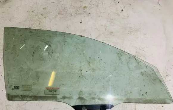 Honda Civic Front door window glass four-door