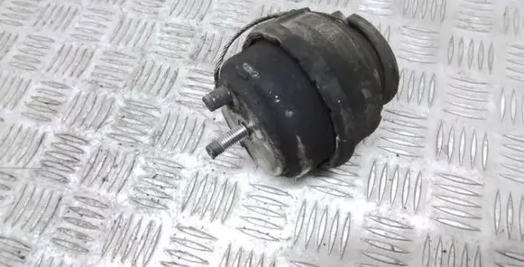 Engine mount bracket
