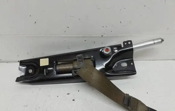 Volvo V70 Front seatbelt 39811482 P39811482