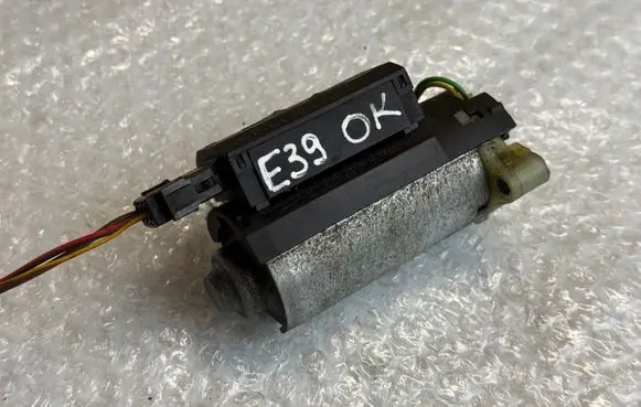 BMW 5 E39 Seat adjustment motor 67318352192 8352192 0130002503