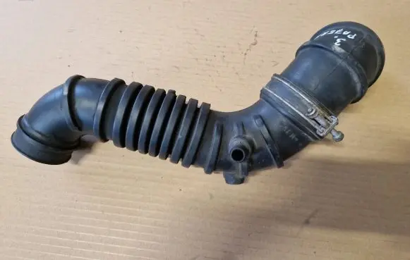 Mitsubishi Pajero Sport I Turbo air intake inlet pipe/hose MR312394