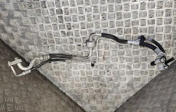Opel Corsa C Air conditioning (A/C) pipe/hose 24444039