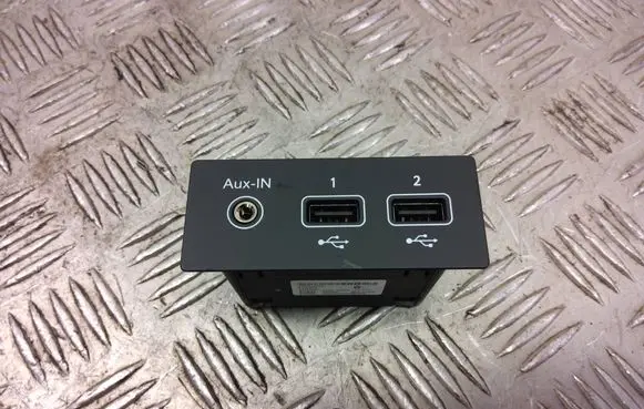 Renault Zoe USB socket connector 280231553R