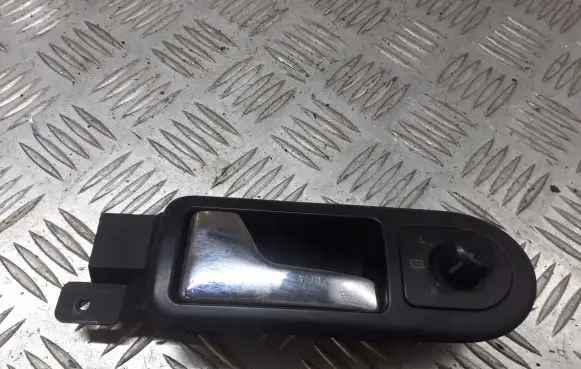 Volkswagen Polo IV 9N3 Front door interior handle 6Q1837247