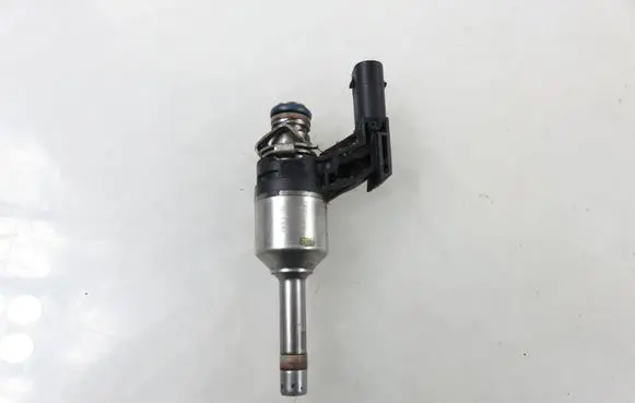 Skoda Fabia Mk2 (5J) Fuel injector 03F906036B IHP3082