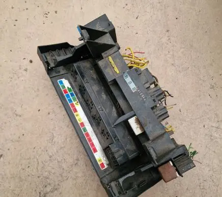 Renault Clio I Fuse box set 7703197525