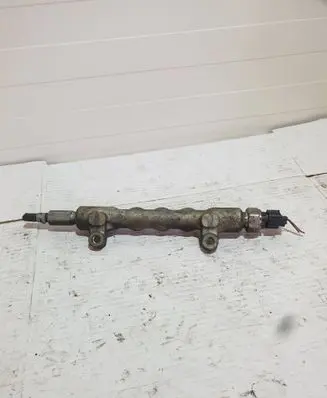Toyota Avensis T250 Fuel main line pipe 71010 89458