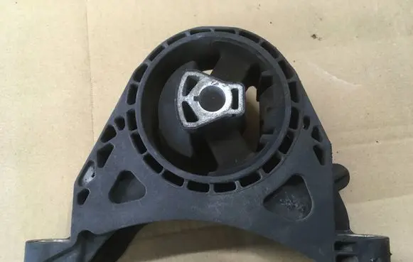 Opel Insignia A Engine mount bracket 13227769