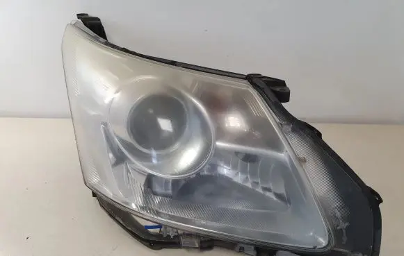 Toyota Avensis T270 Headlight/headlamp
