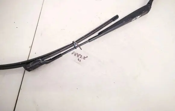 Volkswagen Golf V Front wiper blade arm 1q1955409