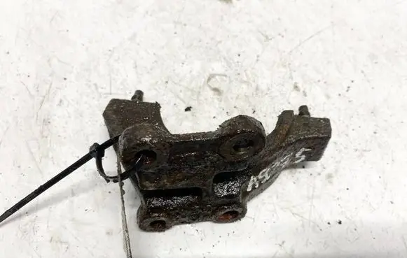 Engine mounting bracket
