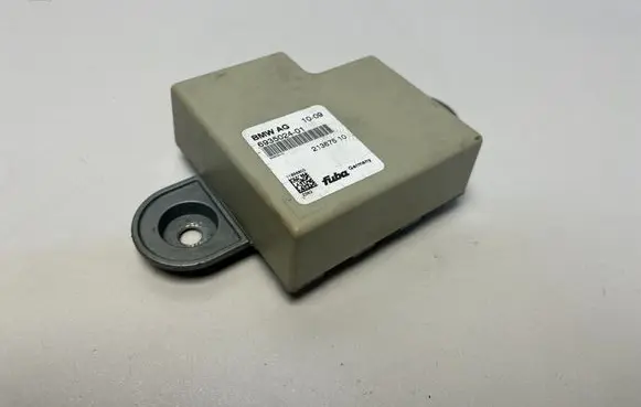 BMW M3 e92 Aerial antenna amplifier 6935024 6917714