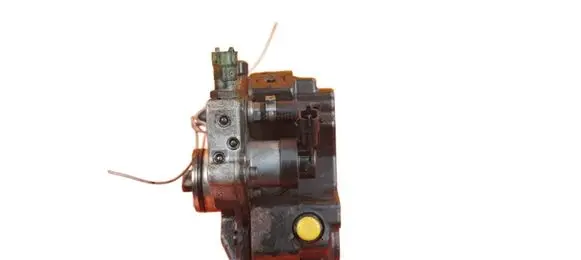 Volvo XC90 Fuel injection high pressure pump 31303475 D5244T18