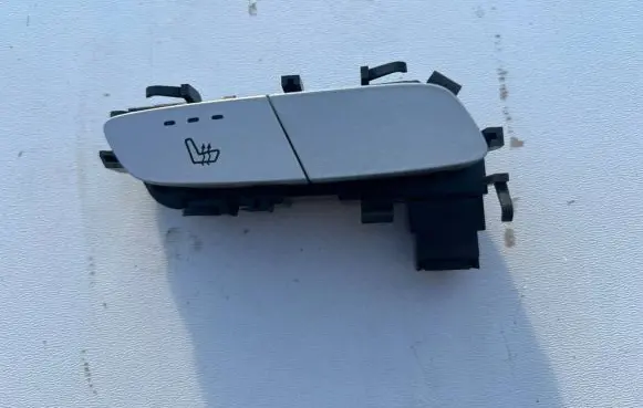 Mercedes-Benz C W205 Seat heating switch A2059050004