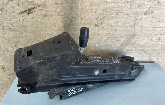 Volvo XC70 Lift Jack 8679370