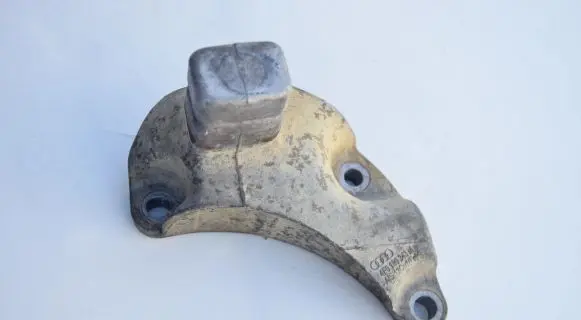 Audi A6 S6 C6 4F Engine mounting bracket 4F0199343M