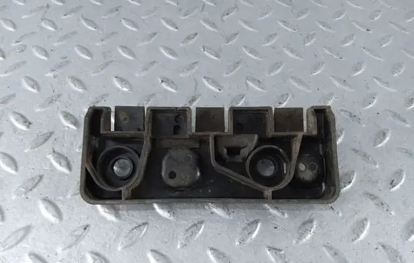 Volvo XC90 Fender mounting bracket 31378134