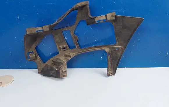 Peugeot 3008 II Front bumper mounting bracket 9815337580