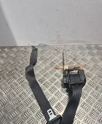 Volvo V70 Middle seatbelt (rear) 30642881 570653000G
