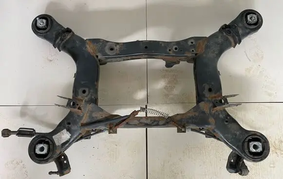 Jeep Grand Cherokee Rear axle beam 